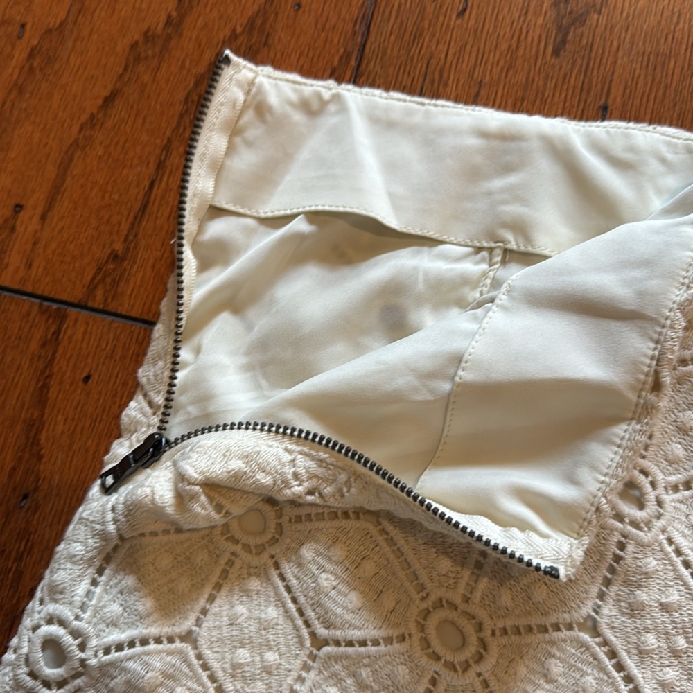 Gorgeous, feminine, never worn, sz. 2, Dolce Vita crocheted shorts - Picture 5 of 6
